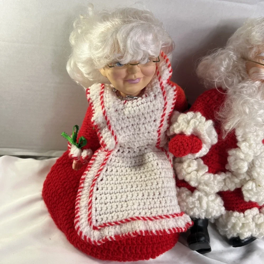 Vintage‎ 1992 Christmas Santa & Mrs Clause Crocheted Outfits  Fibre Craft READ